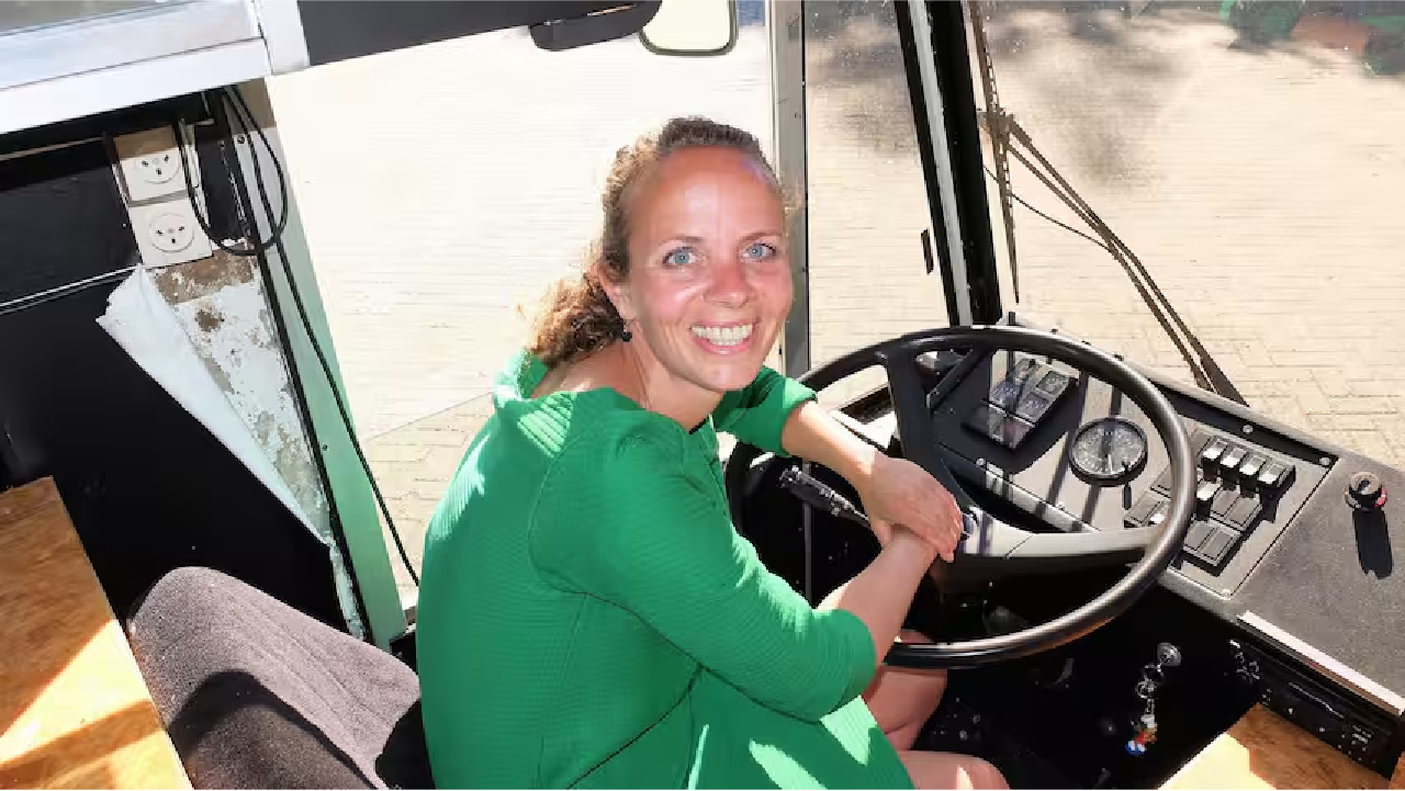 Loes heeft een supermarkt op wielen: 'Iedereen moet toegang hebben tot gezond eten' - Nu.nl
