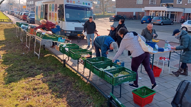 De Blauwe Tomaat wil nóg meer mensen bereiken met betaalbare groente en fruit - De Brug Nijmegen